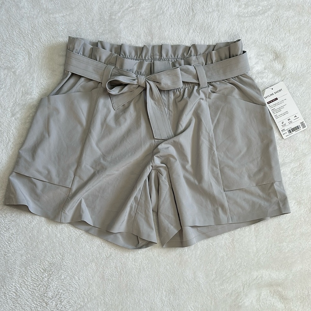 Athleta Skyline Short Light Gray